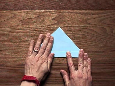 Lavoretti con la carta: realizzare una barchetta origami