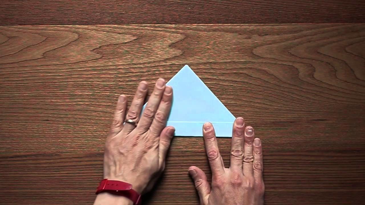 Lavoretti con la carta: realizzare una barchetta origami