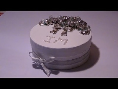 Tutorial: Decorazione di una scatola in avana con decori in metallo e perle