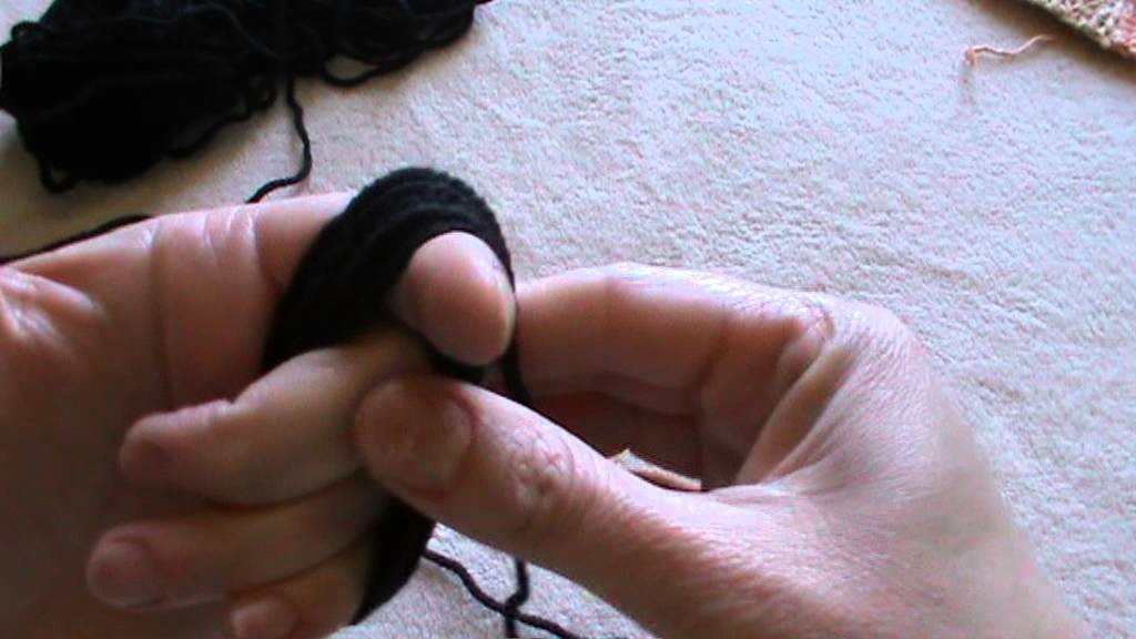 Come arrotolare una pallina di lana
