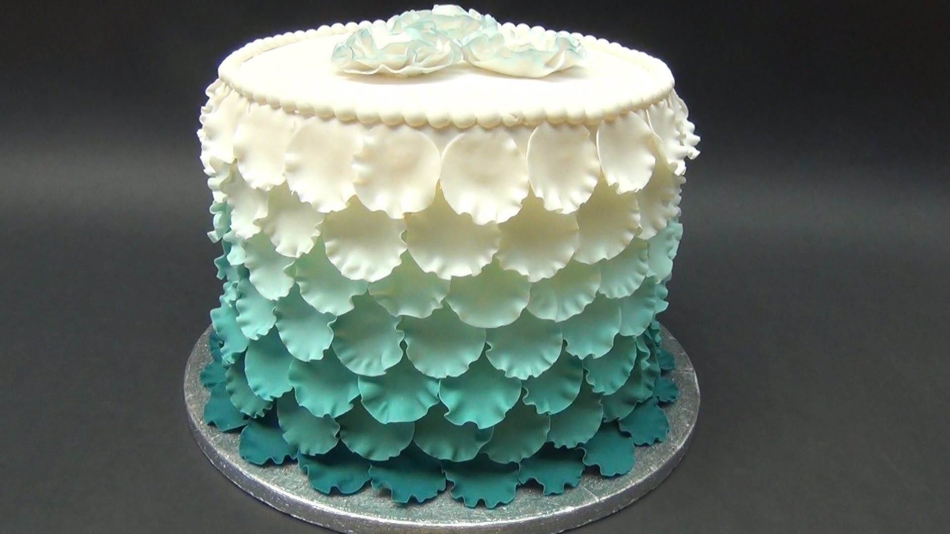 Torta con petali effetto degrade' , How-to make an Ombre Ruffle Cake