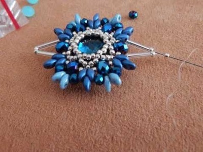 Ciondolo "Blu Iris" in tessitura di perline #pendant #beads #beadwork #handmade #bijoux