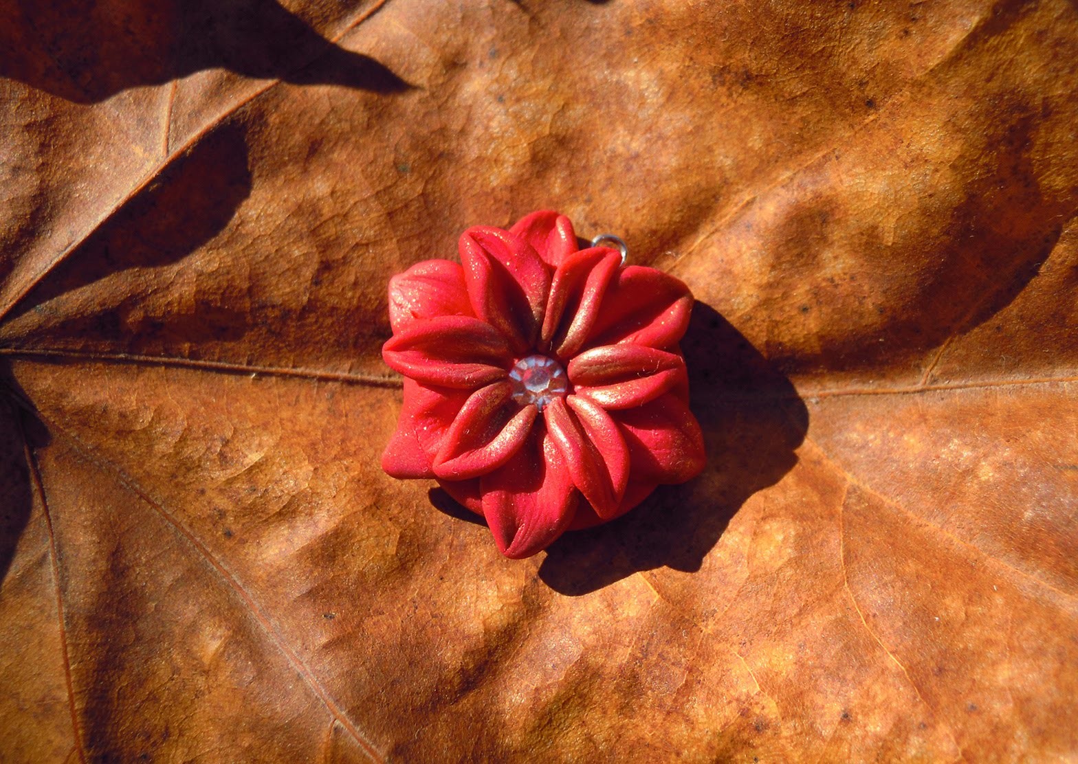 Simple pendant with red flower- Ciondolo semplice Stella di Natale in Fimo