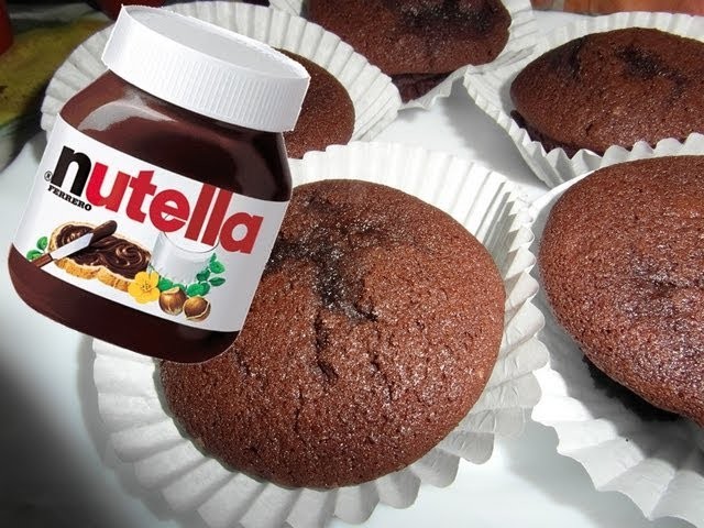Ricetta, muffin al cioccolato con cuore di nutella e nocciole!