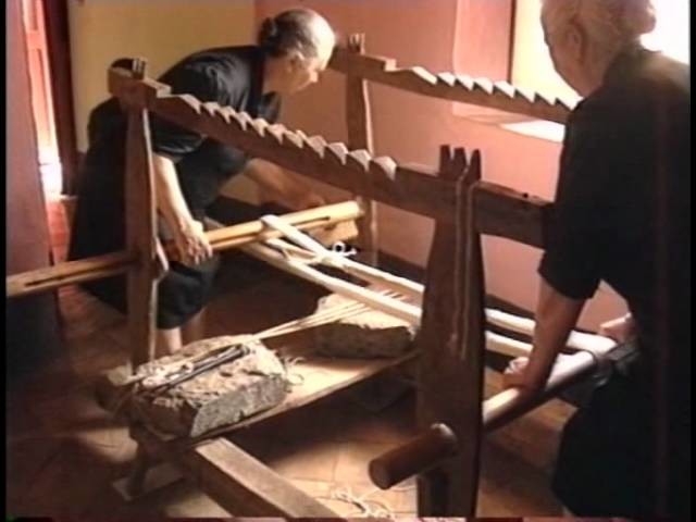 Tappeti di Armungia - "Warping (ordire), le fasi preparatorie della tessitura ad Armungia" Official