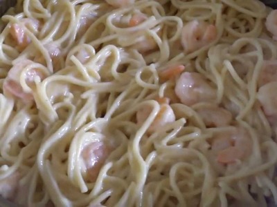 Espagueti Alfredo con camarones - Spaghetti Alfredo with Shrimp