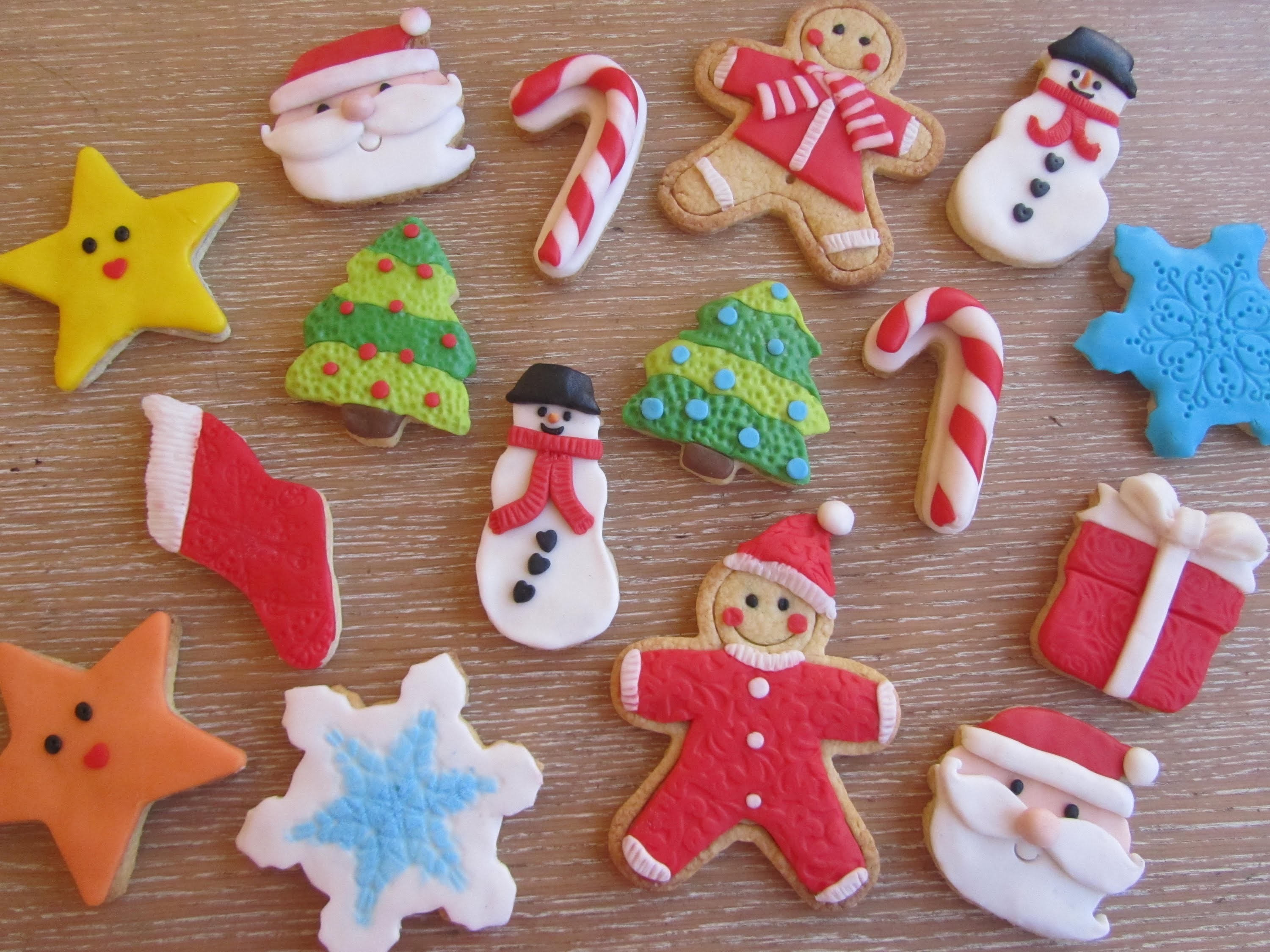 Come decorare dei biscotti di natale, natalizi con pasta di zucchero