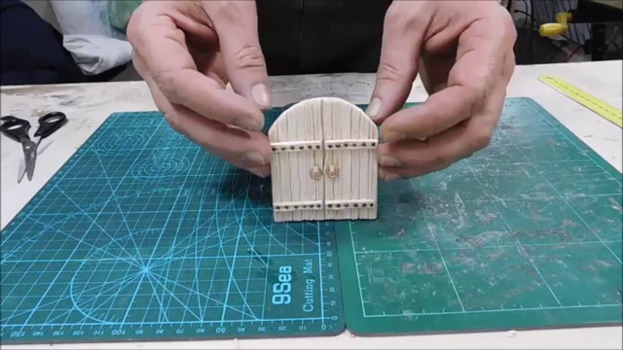 Costruire un portone in legno di balsa