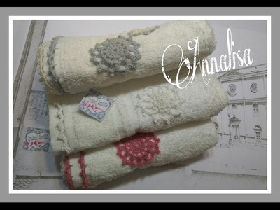 Asciugamano impreziosito con l'uncinetto. towel embellished with crochet.