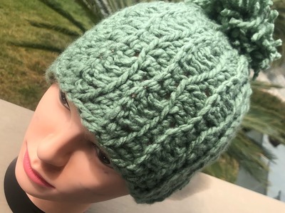 Cappello all’uncinetto semplice con coste elastiche ondulate