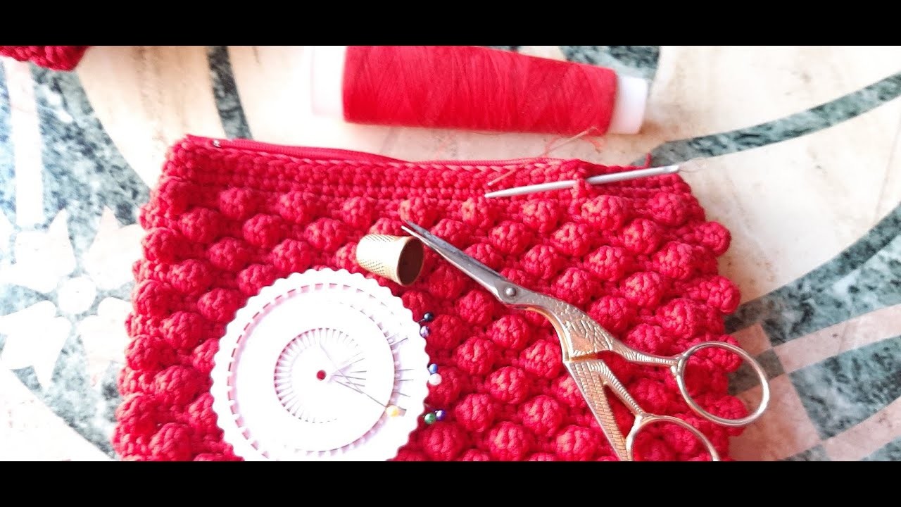 Cucitura cerniera su pochette ad uncinetto su richiesta