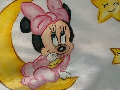 Dipingiamo Minnie Baby sulla stoffa.