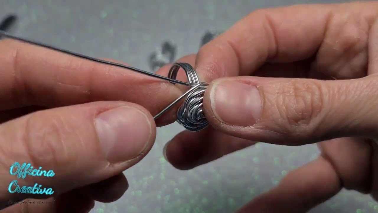 Come creare un anello a forma di rosa con il filo di alluminio (wire)