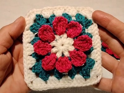 Mattonella Granny con bellissimo fiore all'interno. .Granny flower crochet