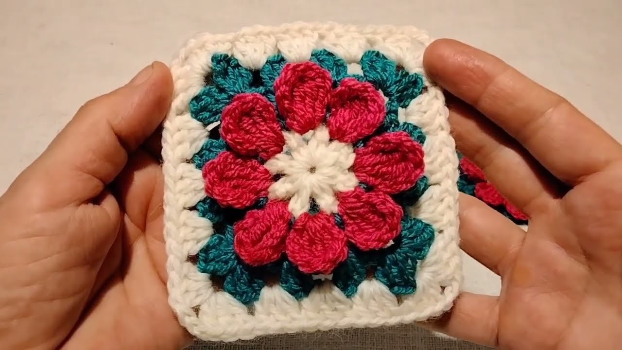Mattonella Granny con bellissimo fiore all'interno. .Granny flower crochet