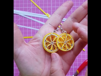 Orecchino fetta di limone realizzato con la tecnica quilling